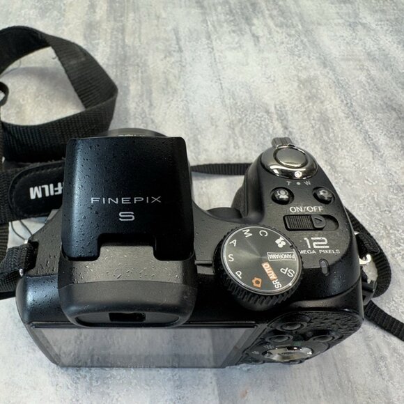 Fujifilm Finepix S1800 Digital 12 Megapixel Black Camera-TESTED - Picture 8 of 16